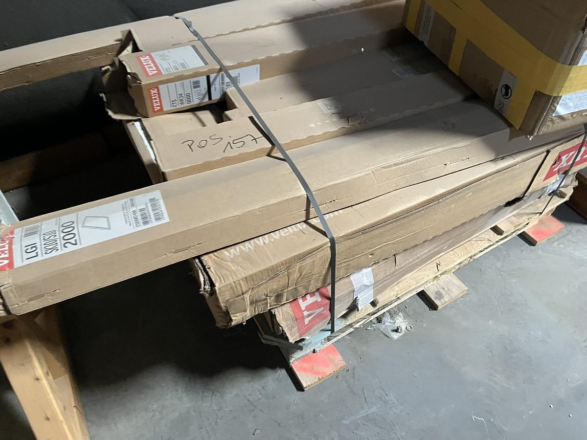 1 Palette mit diversen Velux Fenster / Teilen / Material?d=2025-10-29 13:42:27