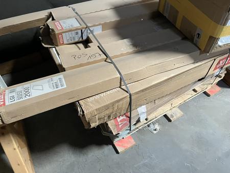 1 Palette mit diversen Velux Fenster / Teilen / Material