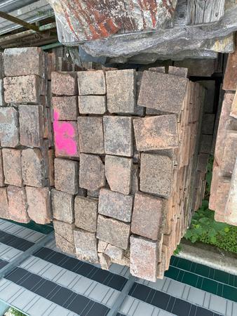 ca.24m2 =2 Pal. antike Ziegelsteine je ca. 24/16/5 cm fr Weinkeller usw.