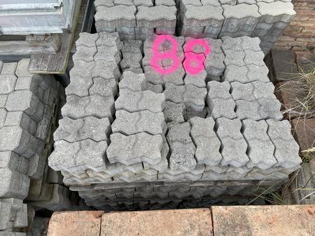 4  Palette mit Pflastersteinen