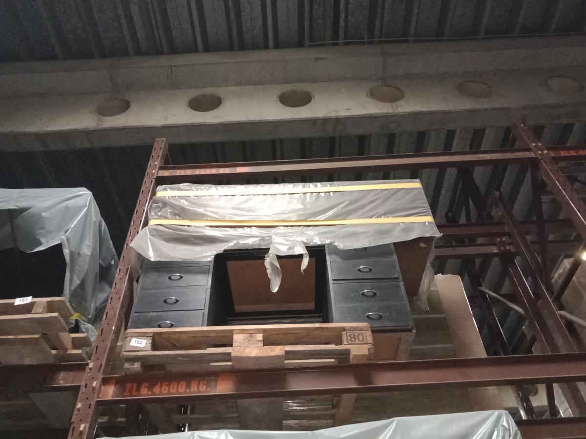 1 Palette mit Schreibtisch?d=2025-10-29 22:25:29