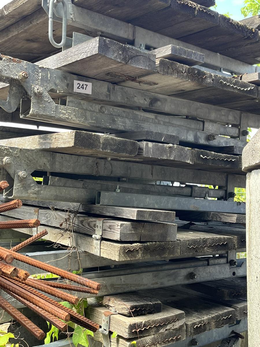 5 Stk. klappbares Betoniergerüst  -vermutlich DOKA?d=2025-10-29 11:09:06