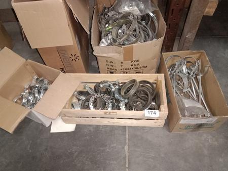 Posten Rohrschellen und Ablaufdistanzhalter Posten Rohrschellen und Ablaufdistanzhalter