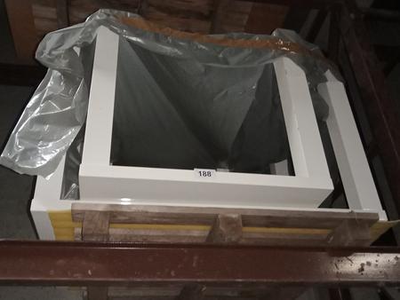 2 Stk. Sozialraumtische und 4 Paletten mit Aktenschränken und Schreibtischen 2 Stk. Sozialraumtische und 4 Paletten mit Aktenschränken und Schreibtischen