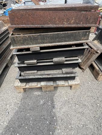 5 Stück Kanaldeckel Guss ca. 70/50/100 cm 5 Stück Kanaldeckel Guss ca. 70/50/100 cm