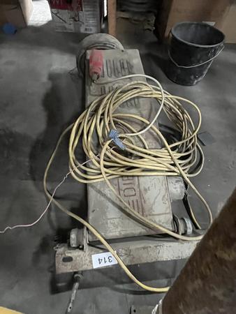 Fensteraufzug mit Winde ca.250 kg Fensteraufzug mit Winde ca.250 kg