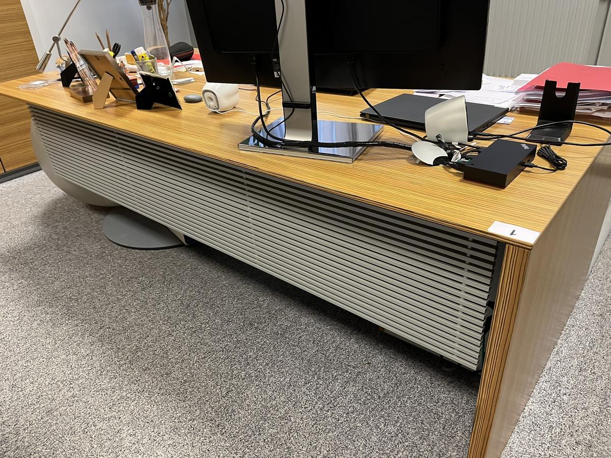 Neudörfler Schreibtisch ca. 220x100 cm mit Sichtblende?d=2025-11-06 14:54:06