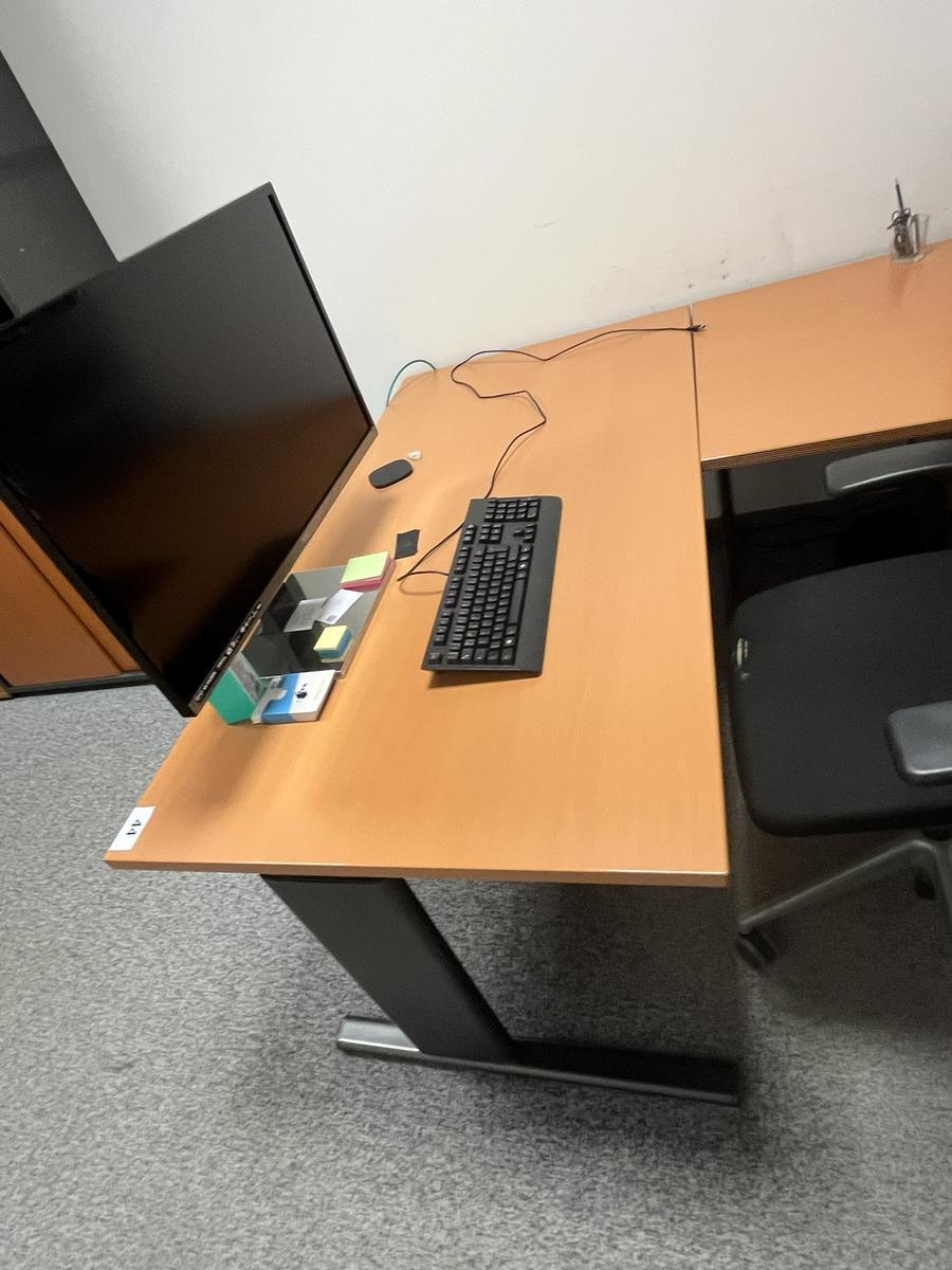 Schreibtisch ca. 160x80 cm?d=2025-11-06 14:54:05