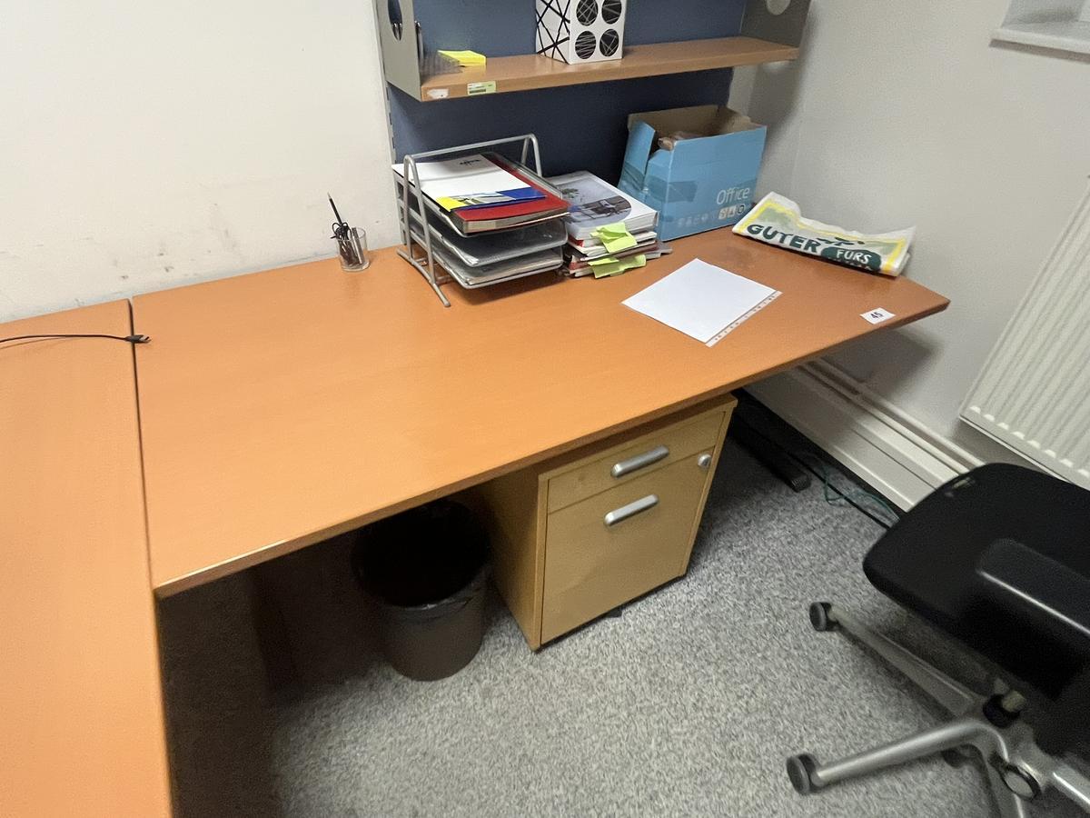 Schreibtisch ca. 160x80 cm?d=2025-11-06 14:54:05