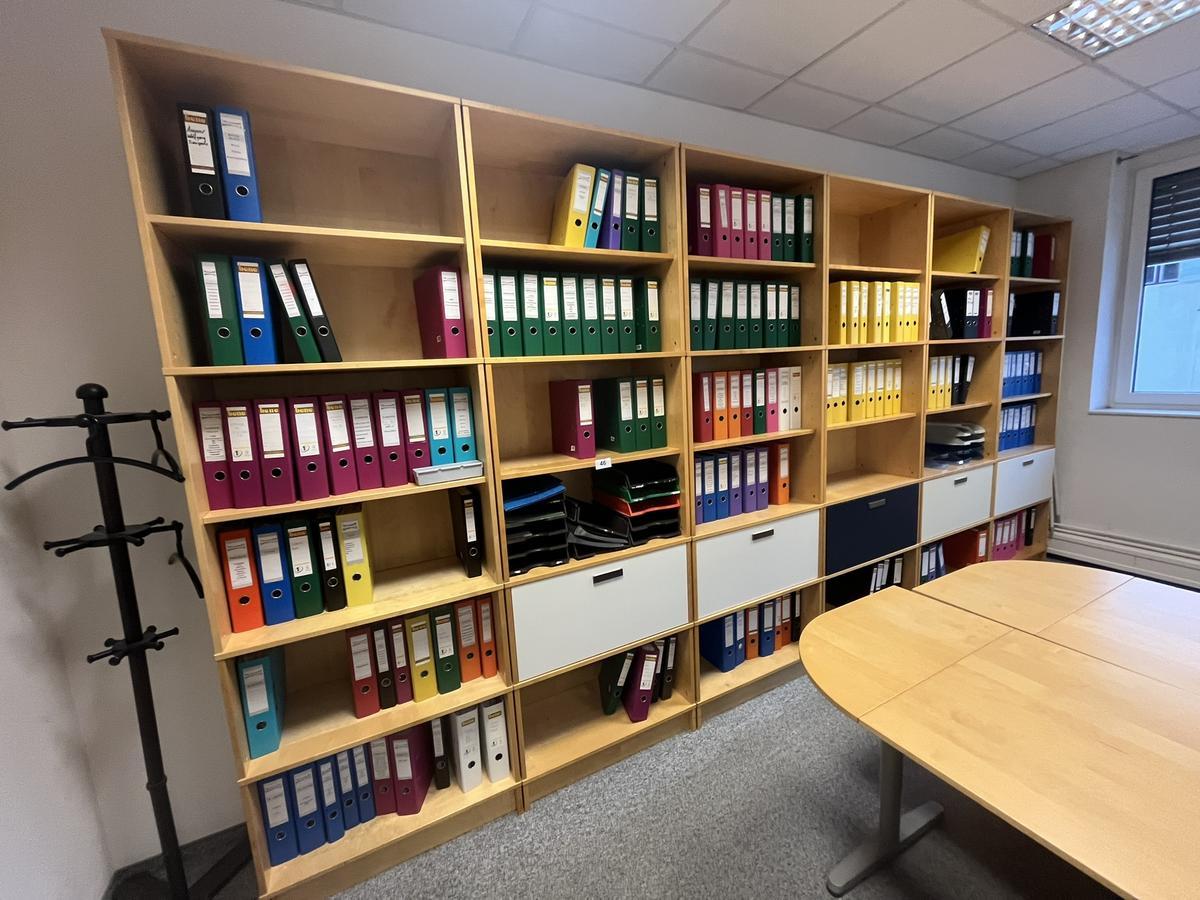 Schrankwand ca. 510x255 cm bestehend aus 85 cm Modulen - variabel verwendbar?d=2025-11-06 14:54:06