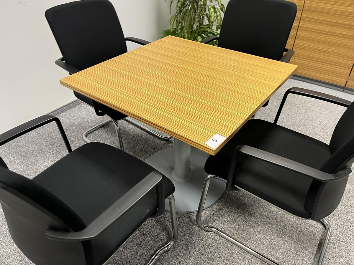 Neudörfler Besprechungstisch ca. 80/80 cm?d=2025-11-06 14:54:45