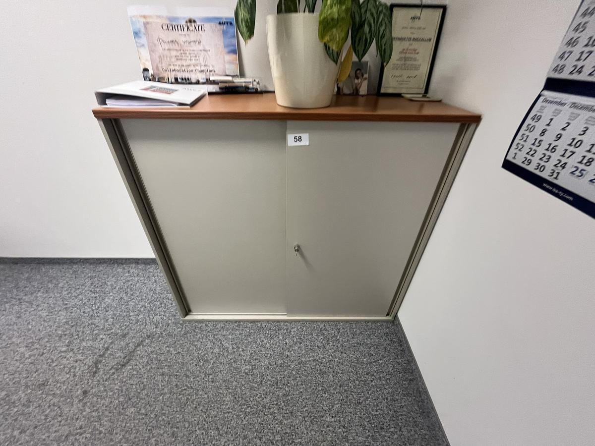 Aktenschrank ca. 120/110 cm?d=2025-11-06 14:54:05