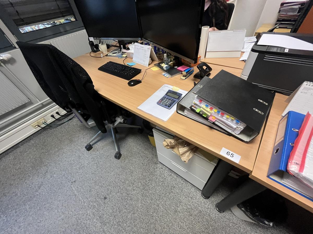 Schreibtisch ca. 200/80 cm?d=2025-11-06 14:54:45