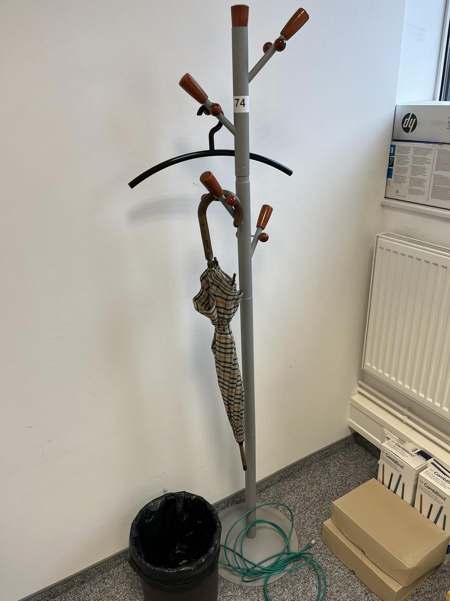 Gaderobenständer?d=2025-11-06 14:54:44