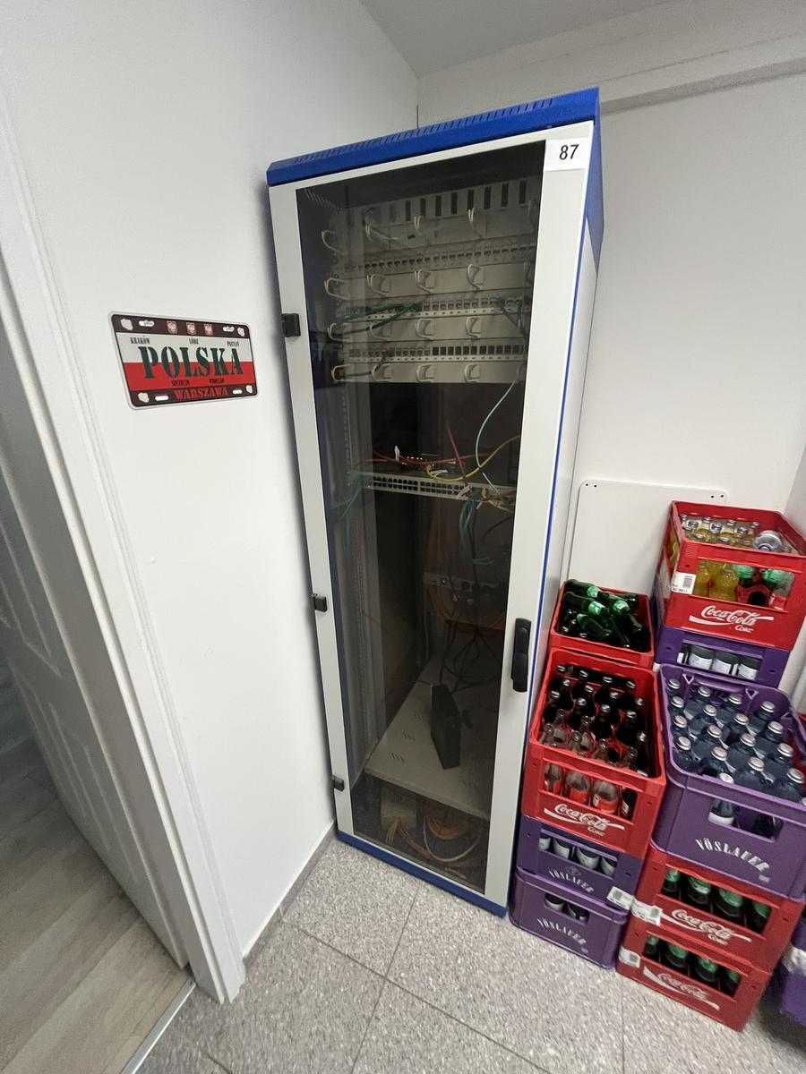 Serverschrank ca. 60/80/200 cm ohne Inhalt?d=2025-11-06 15:03:57
