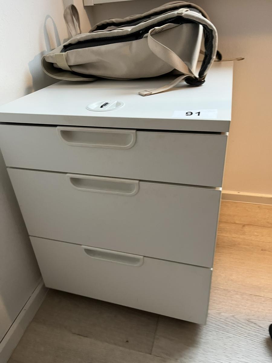 Rollcontainer mit Auszugsladen?d=2025-11-06 14:54:06