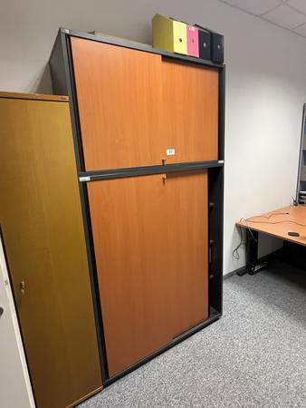 1 Stk.Aktenschränke 120/150 cm - 1 Stk 120/80 cm mit Schiebetüren 1 Stk.Aktenschränke 120/150 cm - 1 Stk 120/80 cm mit Schiebetüren