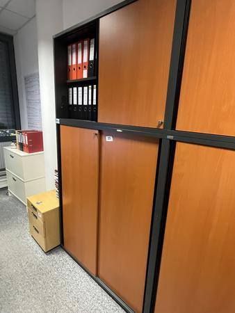 1 Stk.Aktenschränke 120/150 cm - 1 Stk 120/80 cm mit Schiebetüren 1 Stk.Aktenschränke 120/150 cm - 1 Stk 120/80 cm mit Schiebetüren