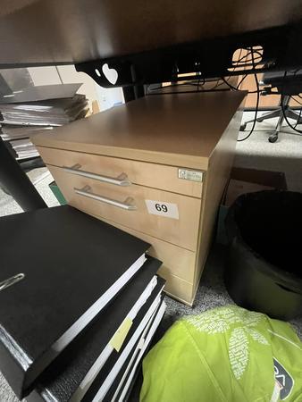 Rollcontainer mit Auszugsladen Rollcontainer mit Auszugsladen