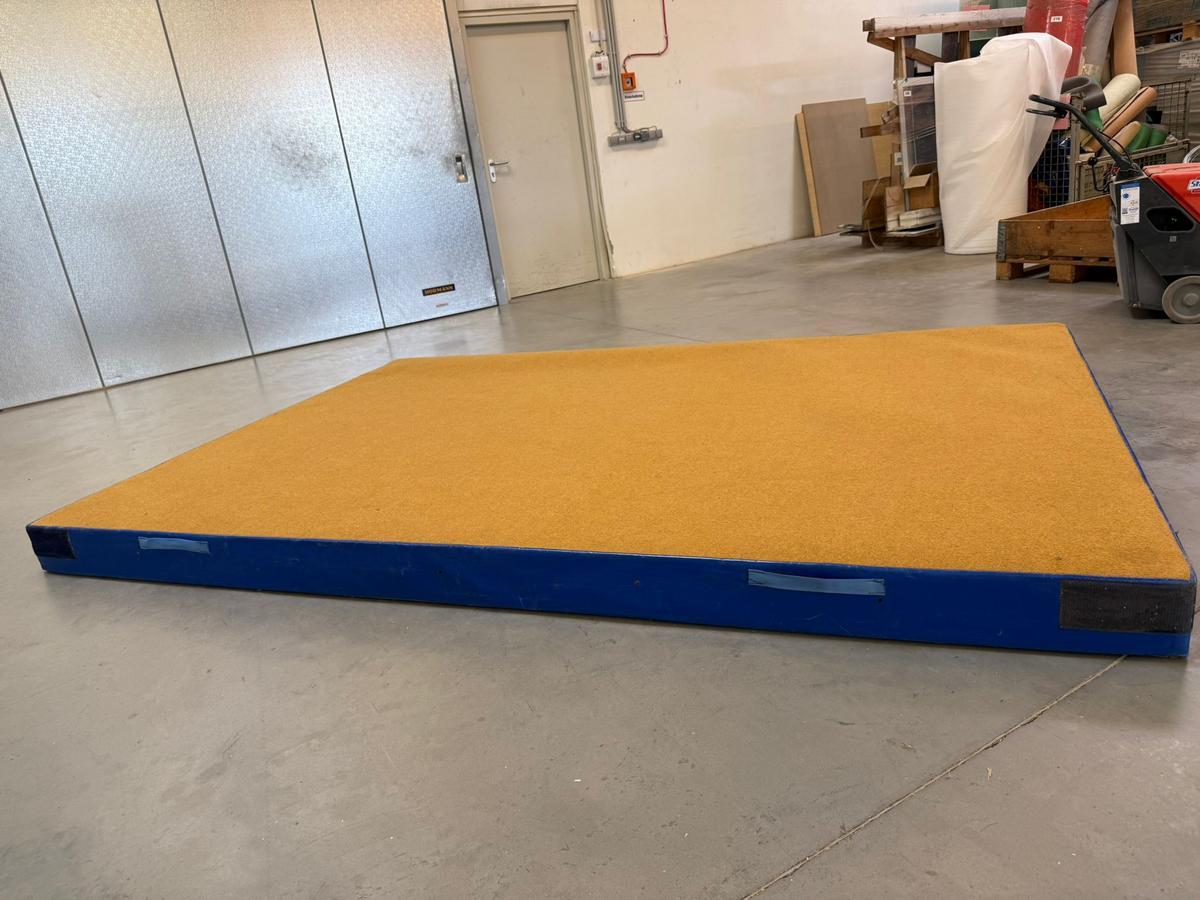 Niedersprungmatte 300x200x15cm?d=2025-11-07 03:46:42