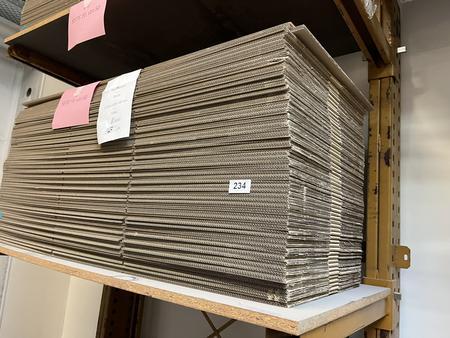 127 Stück Karton 1070/620/80 mm 127 Stück Karton 1070/620/80 mm