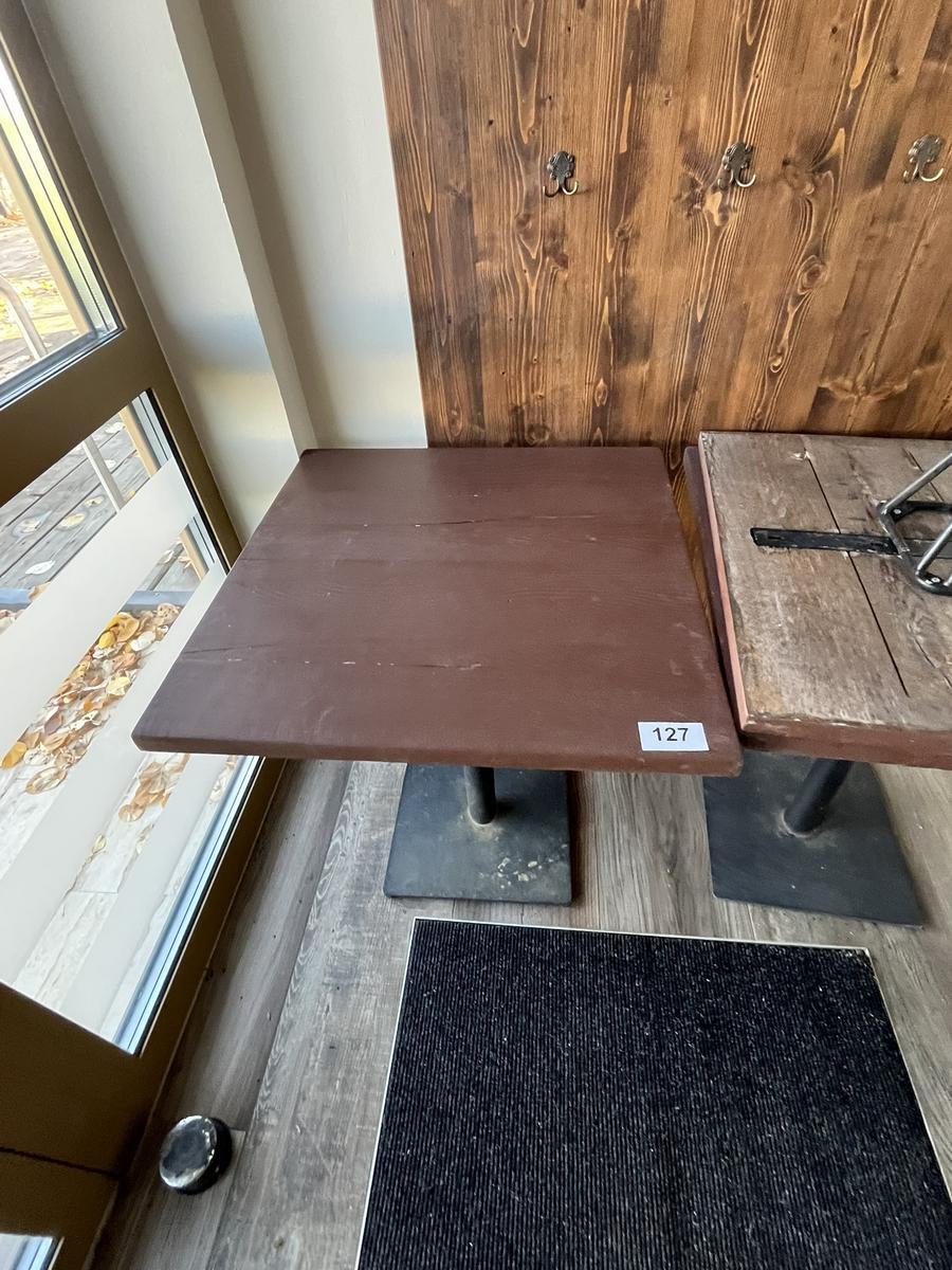 8 Stück Gastrotische je ca. 70 x 70 cm?d=2025-11-07 19:38:29