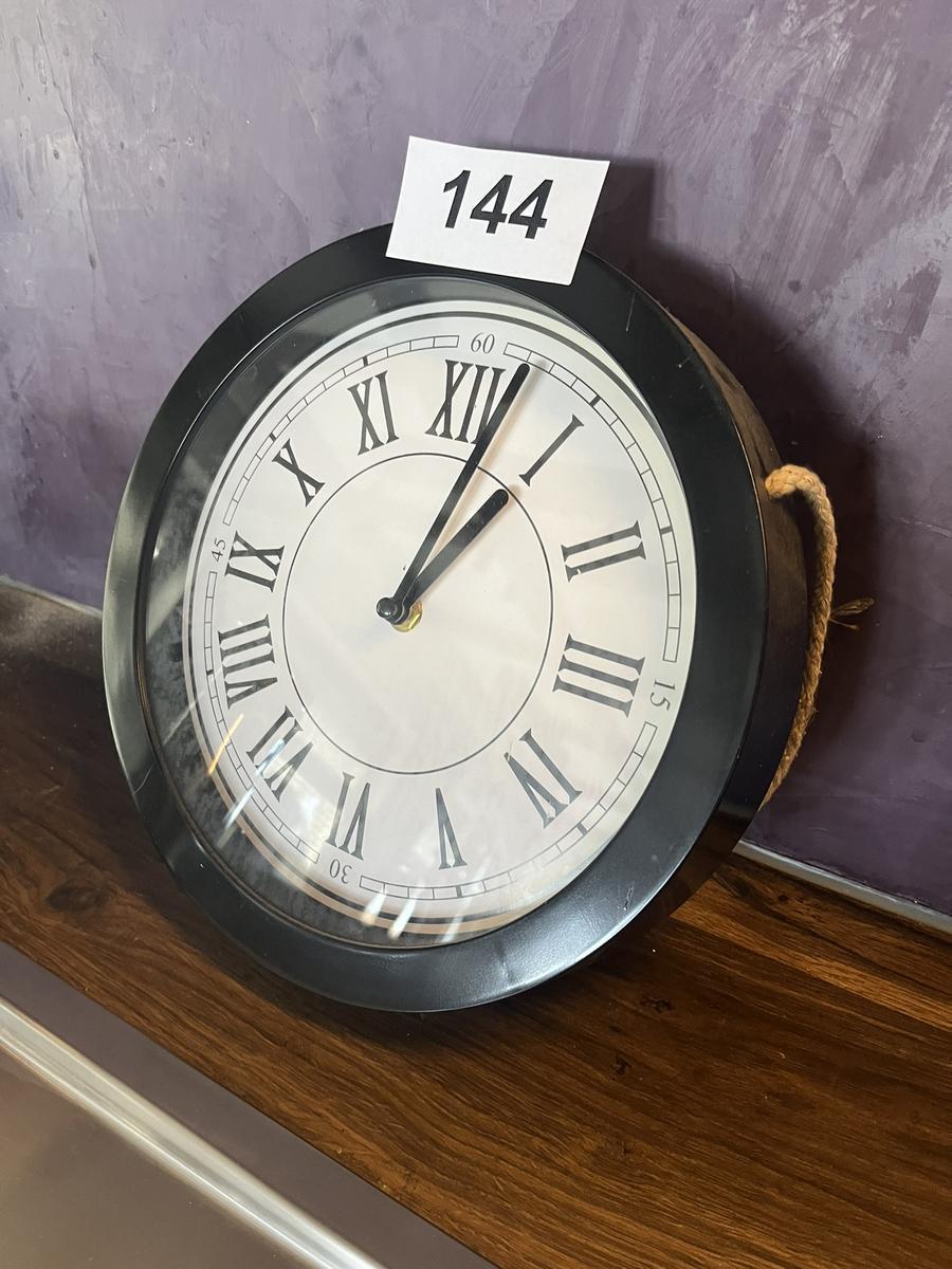 2 Stück Wanduhren?d=2025-11-07 19:44:43