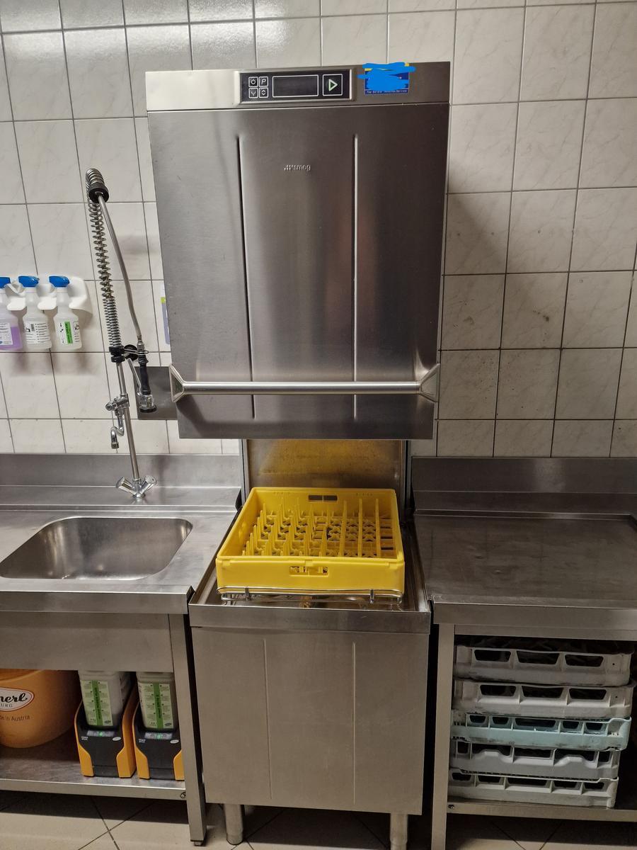 Smeg Haubenspülmaschine Easyline HTY 510 DW, BJ 2022, ca. 620x736x1530/2007mm, 400V, 9.7 kW?d=2025-11-07 20:05:31