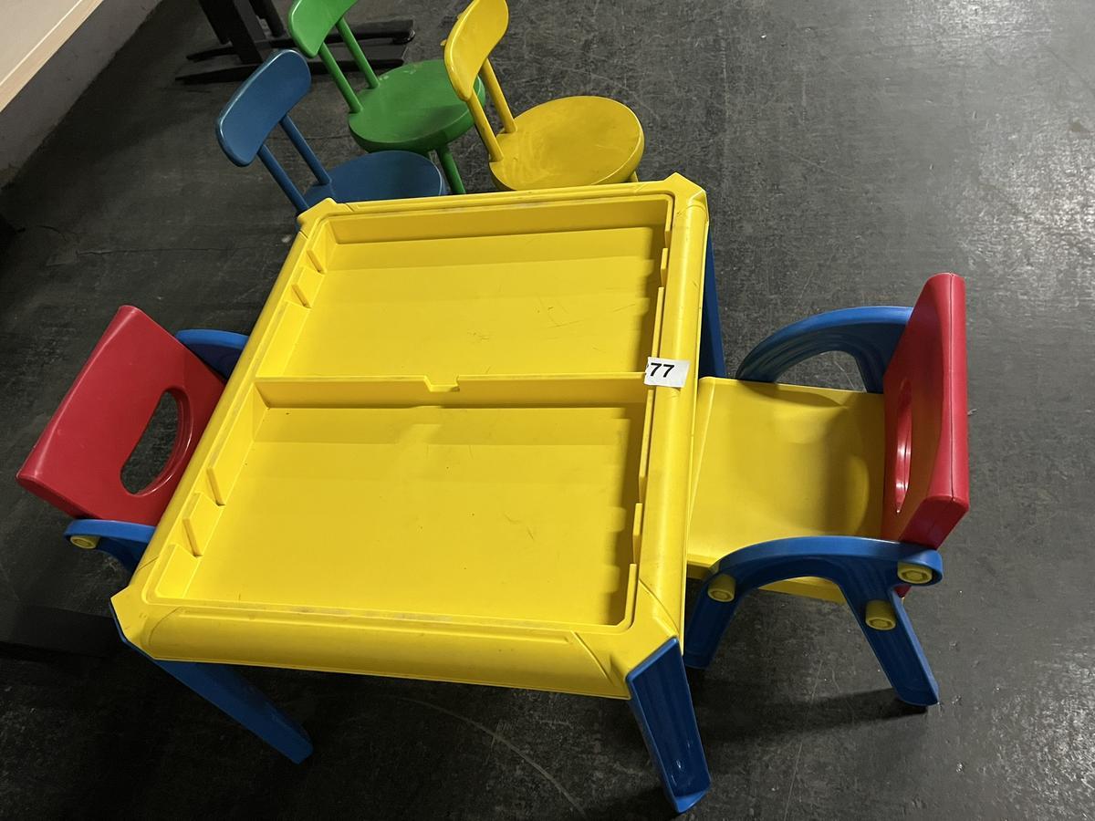 PVC Kinderspielecke mit Stühlen