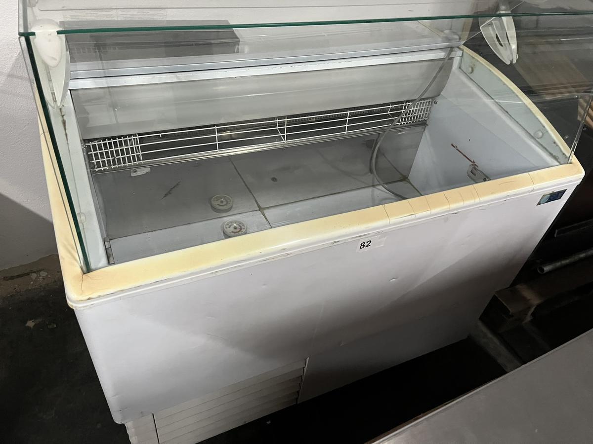 Eisvitrine ISA  ca. 115/75/120 cm?d=2025-11-07 19:43:18