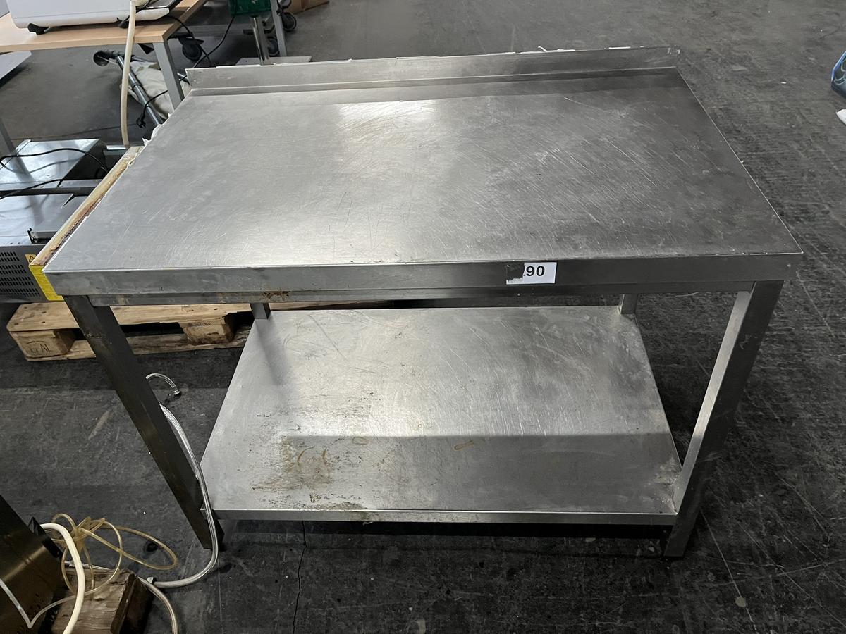 Edelstahl Arbeitstisch ca. 110x70 cm?d=2025-11-07 19:43:16