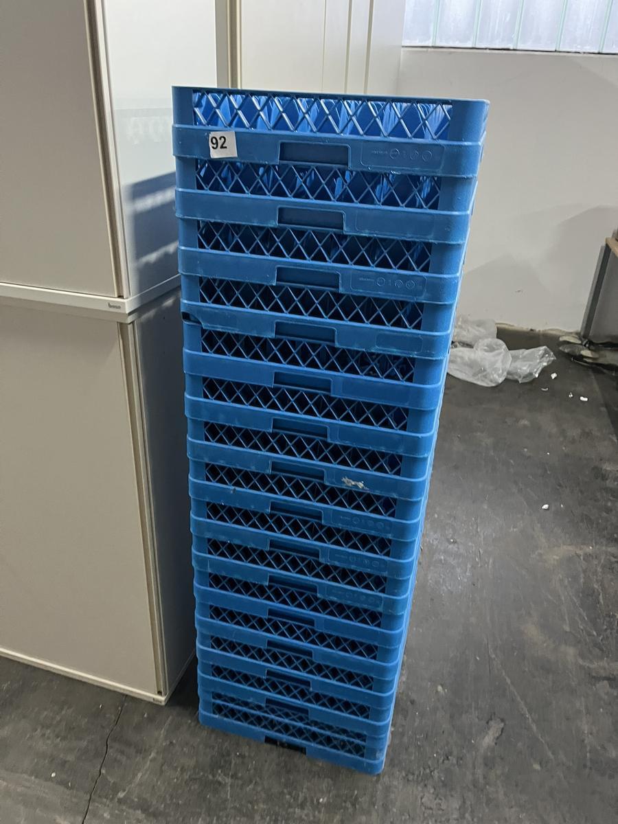 14 Stück Gläseracks stapelbar für 49 Gläser 50/50/10 cm?d=2025-11-07 19:43:16