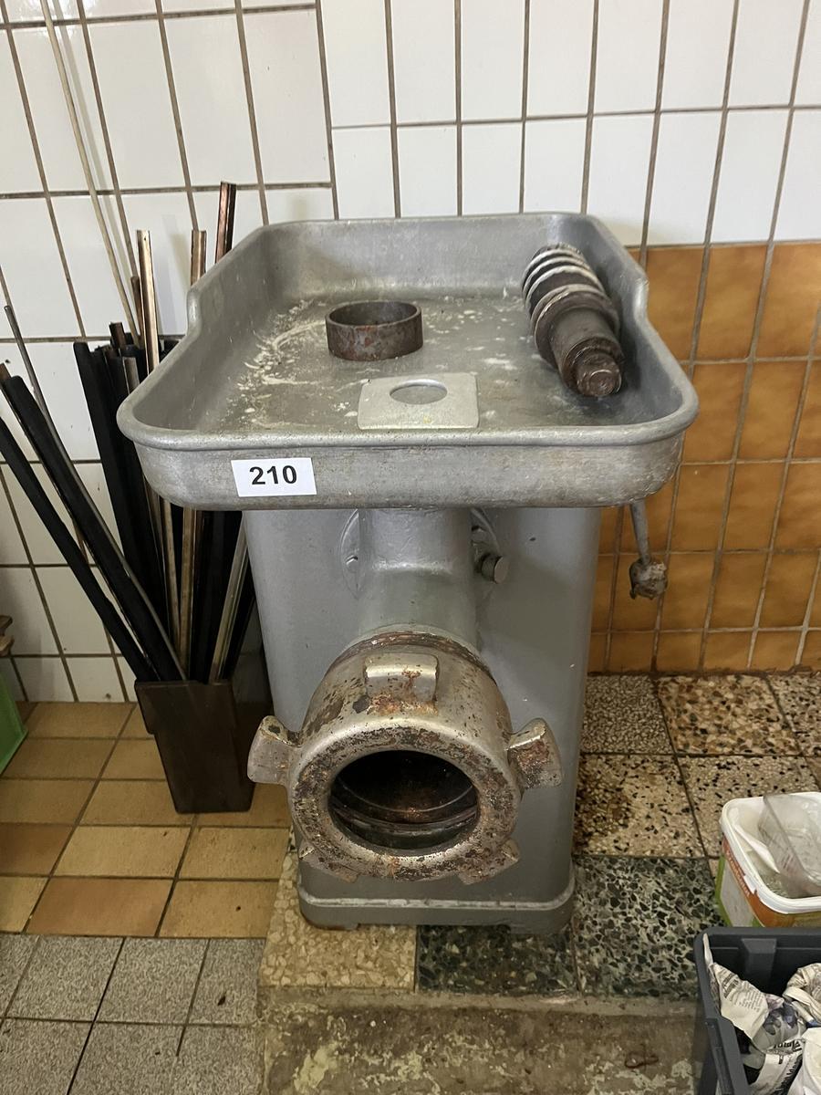 Fleischwolf Getrieb 130 mit umfangreichen Zubehör, Funktion geprüft ca. 90/60/100 cm