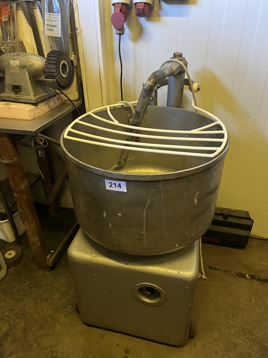 Mischer mit Rührwerk , 380V Innenabm: 60/40 cm , 55/55/100 cm