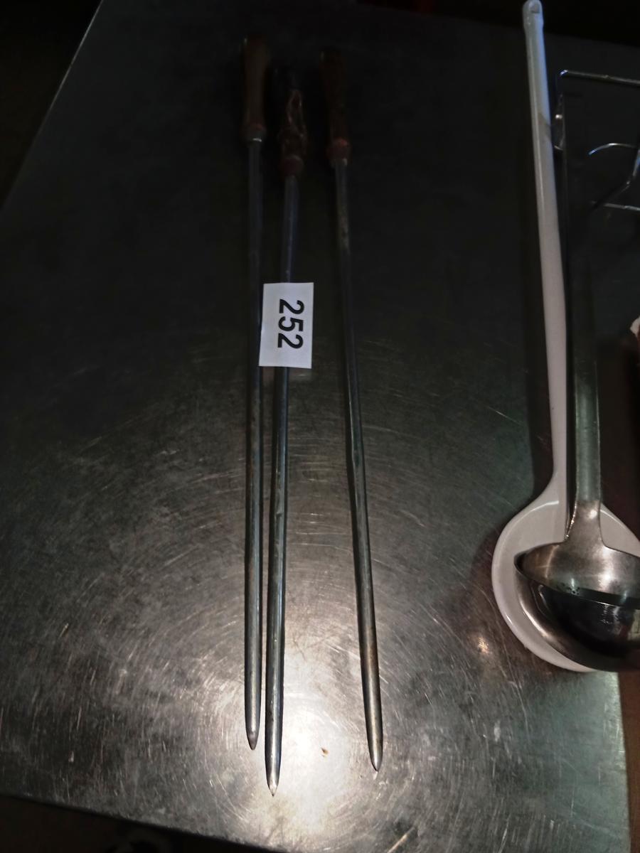 3 Stück Spicknadeln?d=2025-11-07 17:00:03