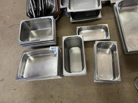 18 Stück GN Behälter 1/1, 1/3 gemischt 18 Stück GN Behälter 1/1, 1/3 gemischt