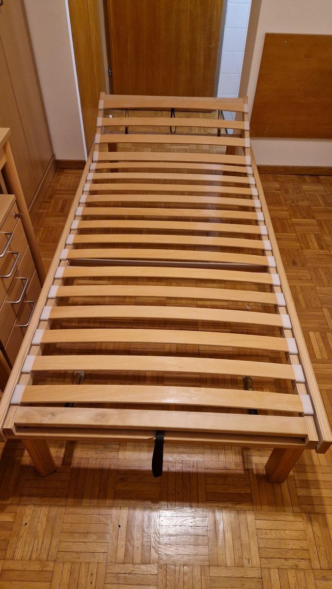 Einzelbett, 200x90cm, 34cm hoch, ohne Matratze, Oberteil und Unterteil verstellbar?d=2025-11-07 15:21:27