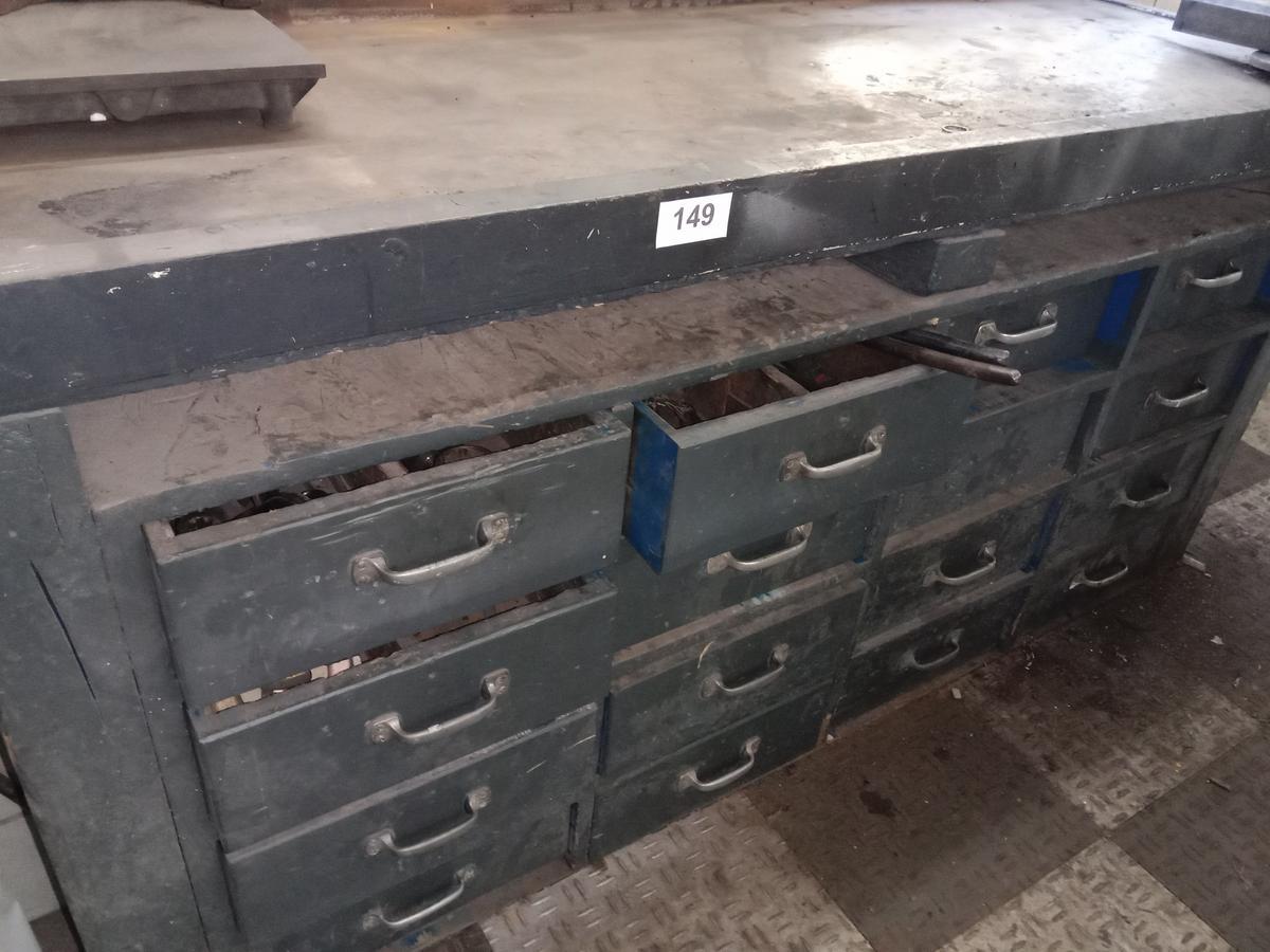 Werkbank mit Schraubstock ca. 190/65/90 cm?d=2025-11-16 14:45:34