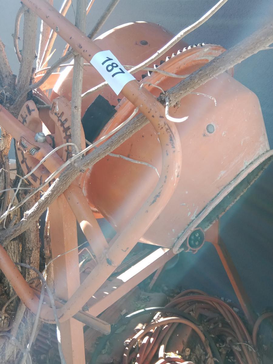 Beton Mischmaschine mit Handrad?d=2025-11-16 14:45:20