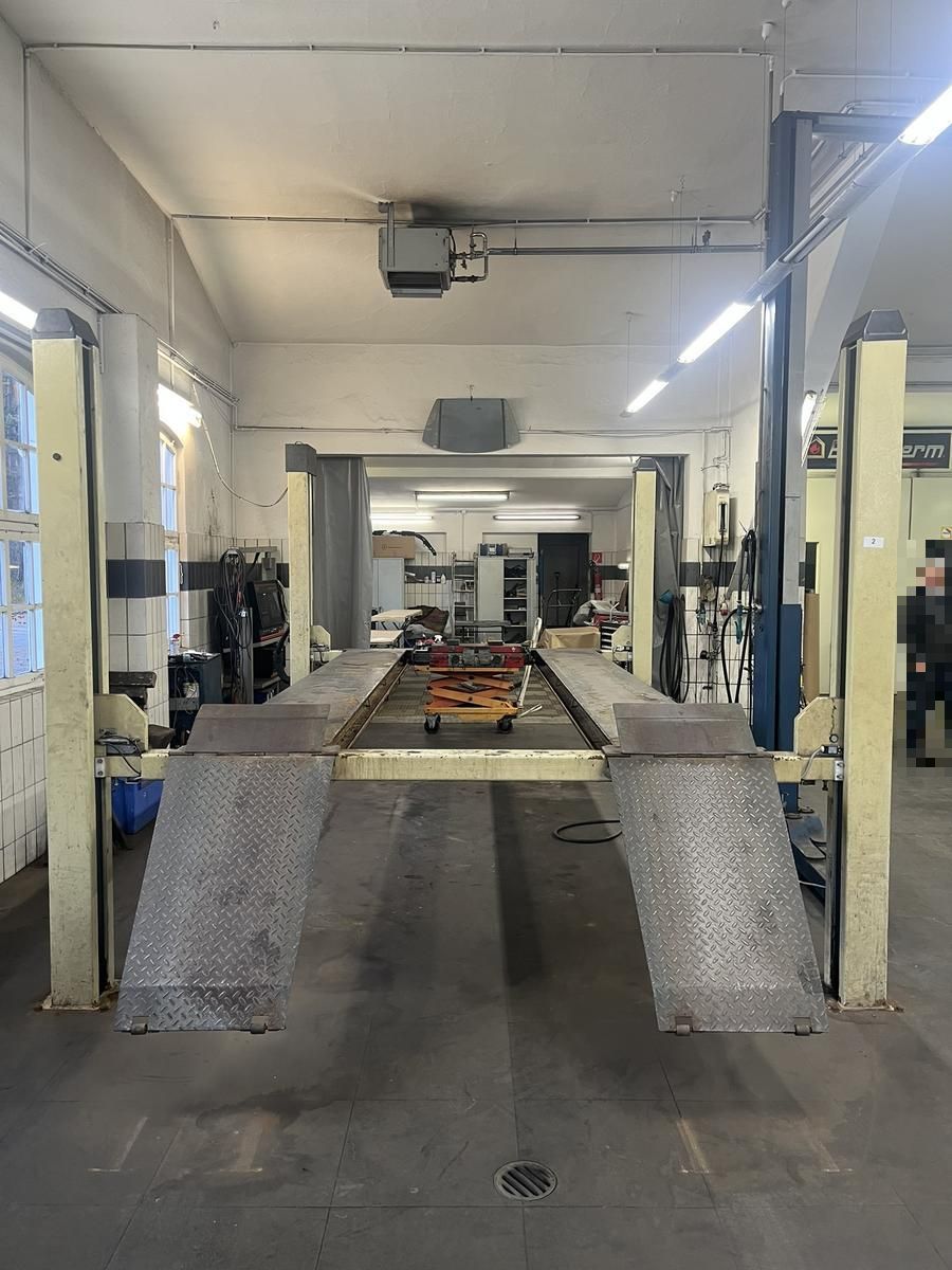 4-Säulen Hebebühne 4.5 to Hubkraft Bj.2015?d=2025-11-16 13:06:51