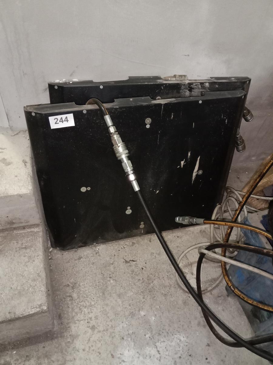 Achs-,Rüttelplatte Play Detektor ESCON Stahlgruber mit Pumpeinheit kpl.