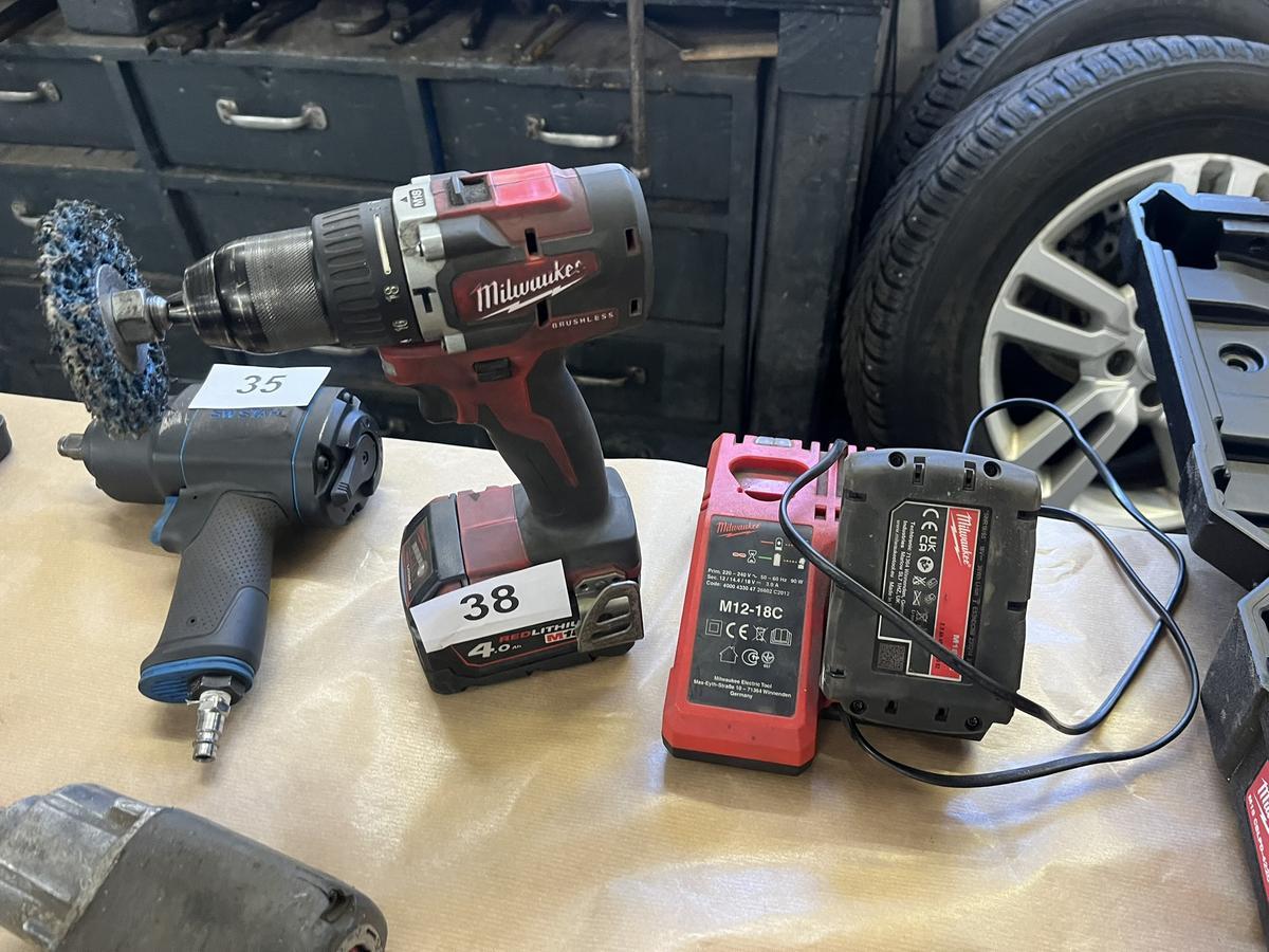 Milwaukee Akkumaschine mit 2 Akkus, 1Ladegerät?d=2025-11-16 13:05:22