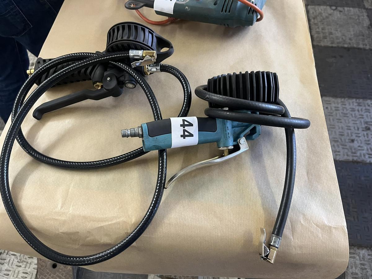 2 Stück Luft-, Reifenfüller ( 1 x neuwertig )