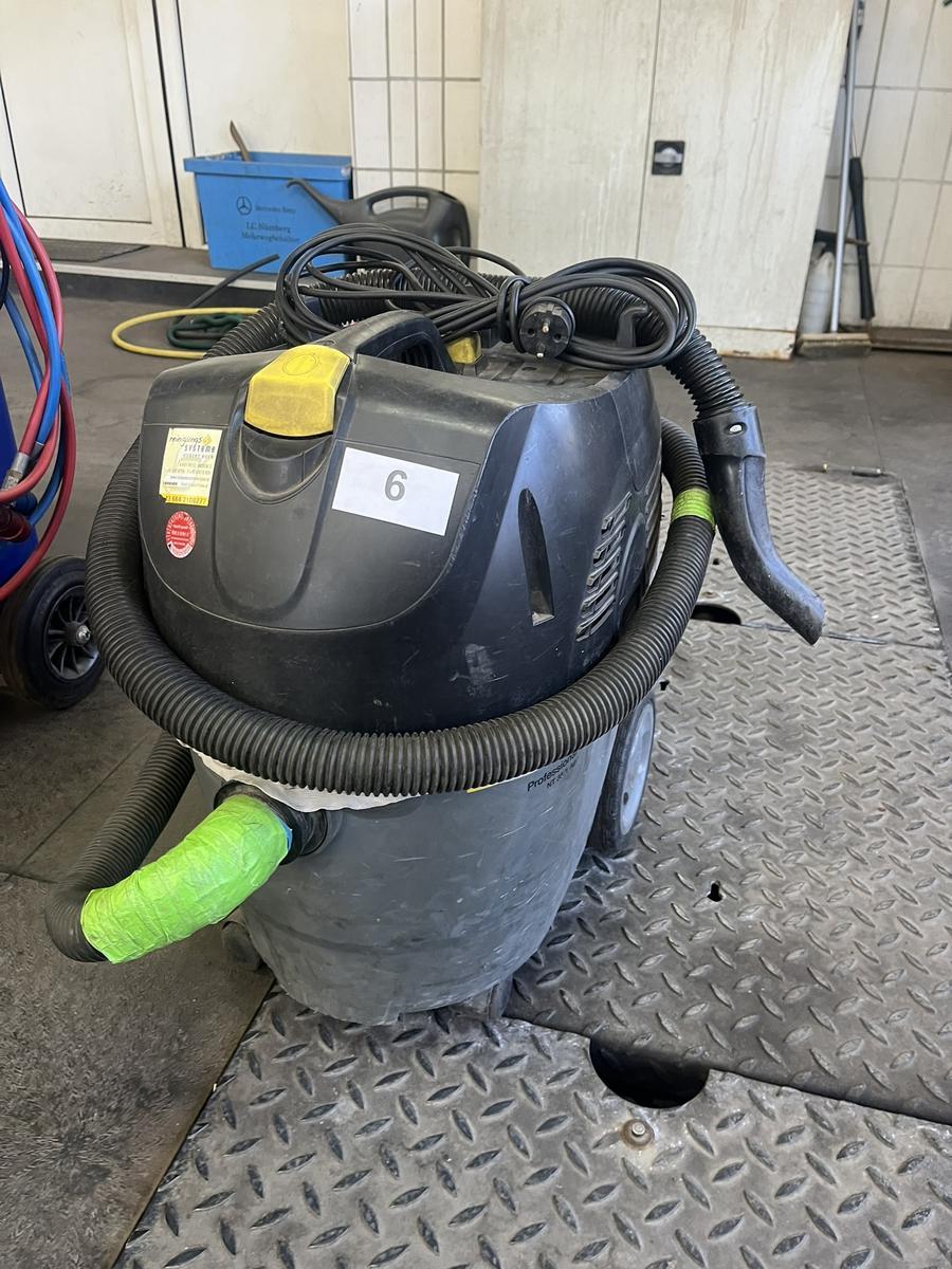 Kärcher Industriestaubsauger 230 V mit Schlauchpaket