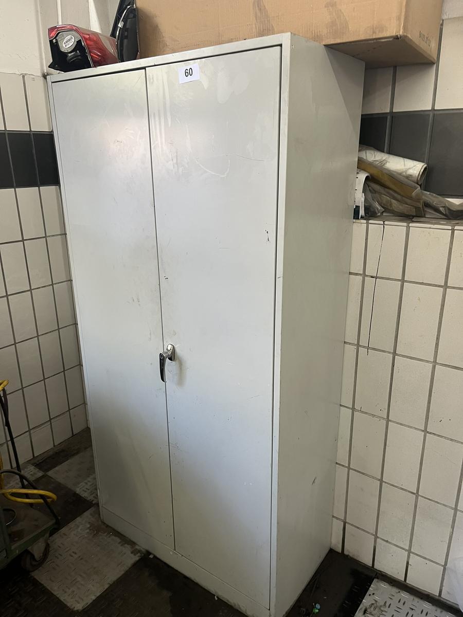 Werkzeugblechschrank 2 flügelig 90/45/180 cm grau?d=2025-11-16 13:05:24