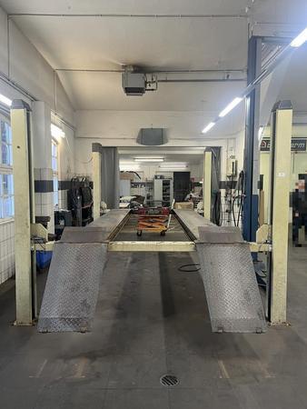 4-Säulen Hebebühne 4.5 to Hubkraft Bj.2015 4-Säulen Hebebühne 4.5 to Hubkraft Bj.2015