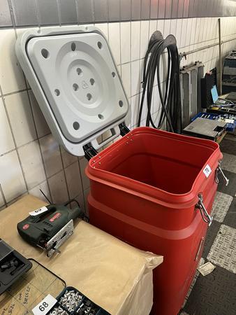 Kunststoffbehälter mit Deckel inklusive Putz-, Reinigungslappen Kunststoffbehälter mit Deckel inklusive Putz-, Reinigungslappen