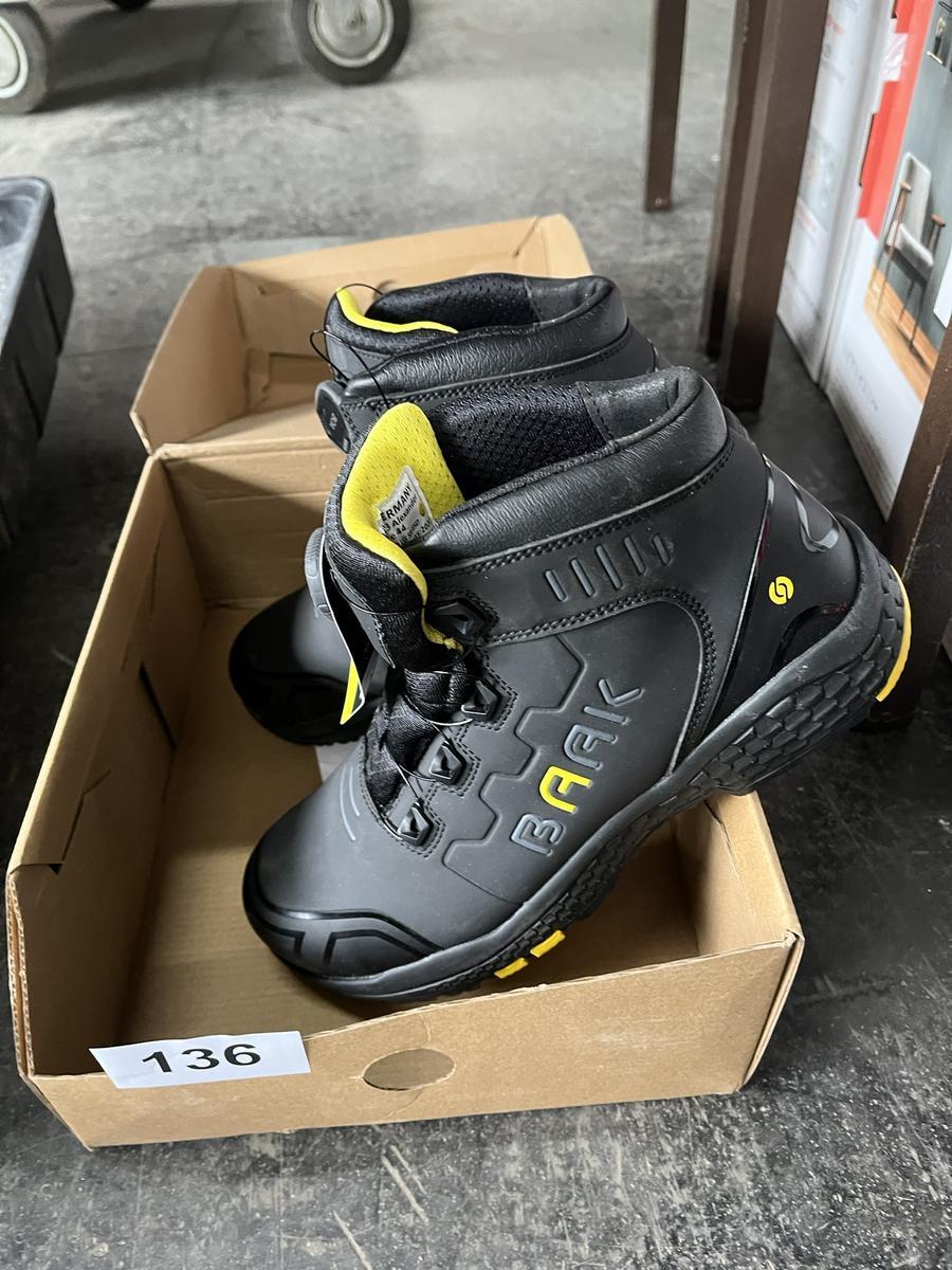 1 Paar Arbeits Sicherheitsschuhe Gr. 44 fabriksneu?d=2025-11-29 09:48:27