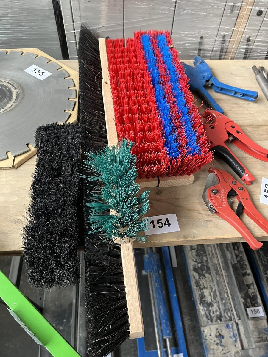 diverse Besen - fabriksneu