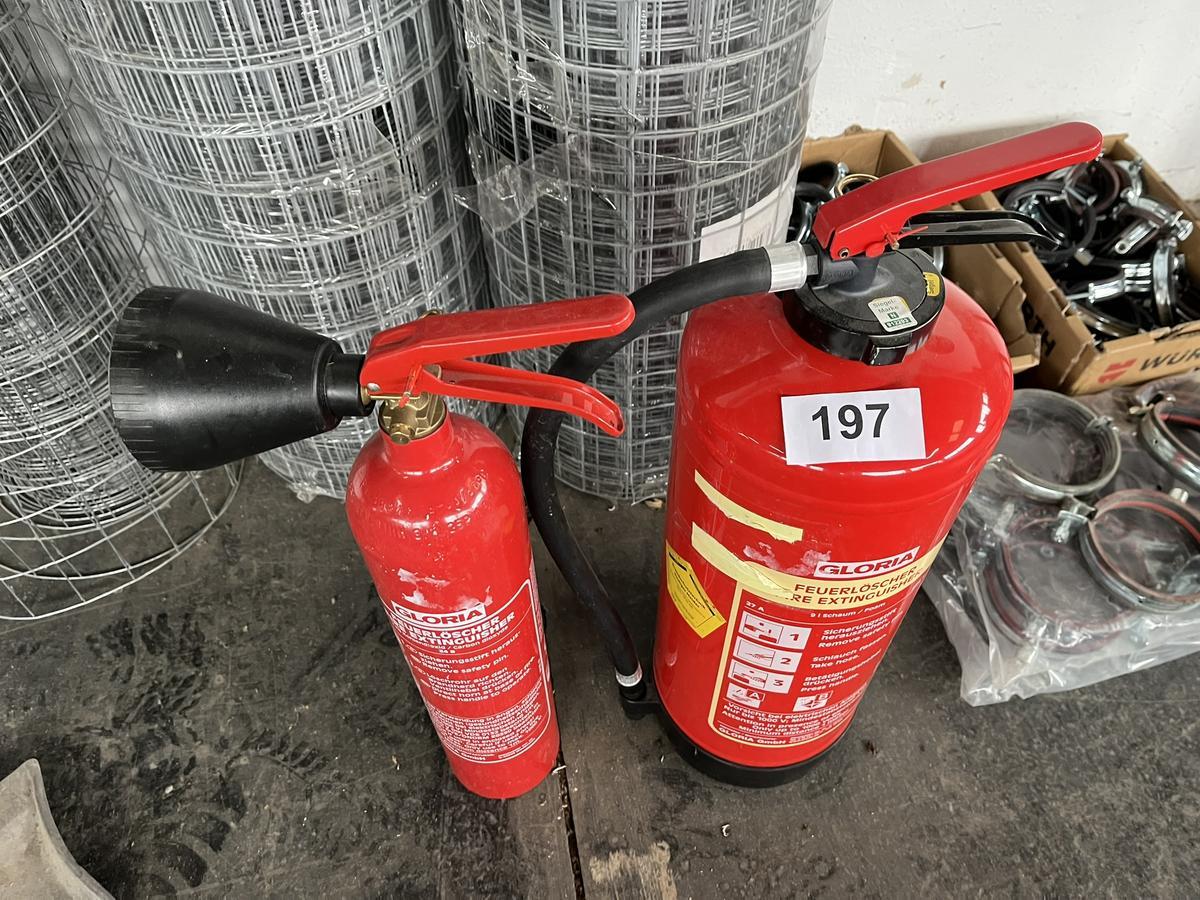 2 Stück Feuerlöscher?d=2025-11-29 10:18:43